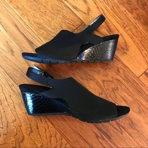 Bandolino Size 9 Black Wedges NWOT